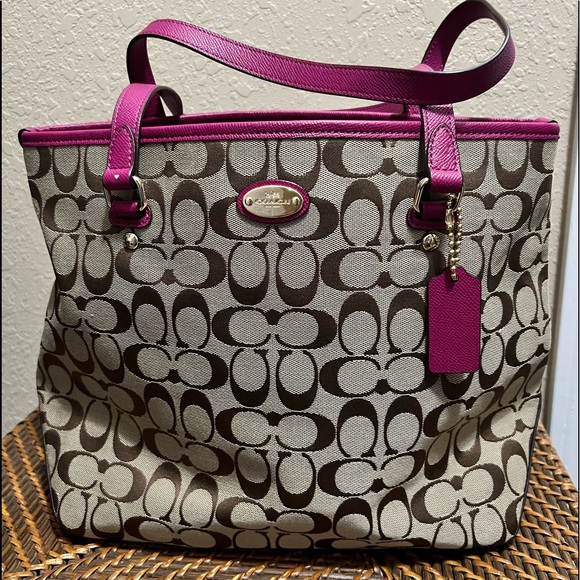 Authentic Coach bag - Picture 1 of 4